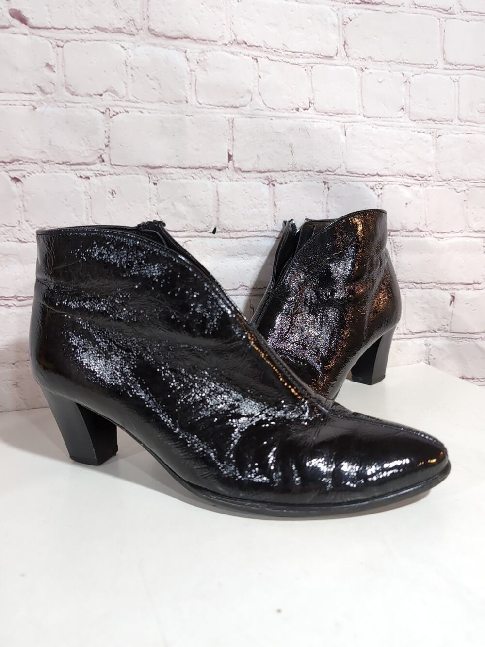 Ara Germany Luftpolster Sz 7.5 Black Patent Leather Ankle Boots V-Vamp Witchy